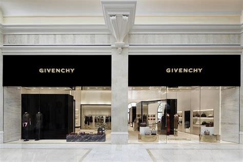 Shops with GIVENCHY in Madrid title